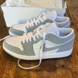 Wmns Size 8 Nike Air Jordan 1 Low White/Wolf Grey-Aluminum